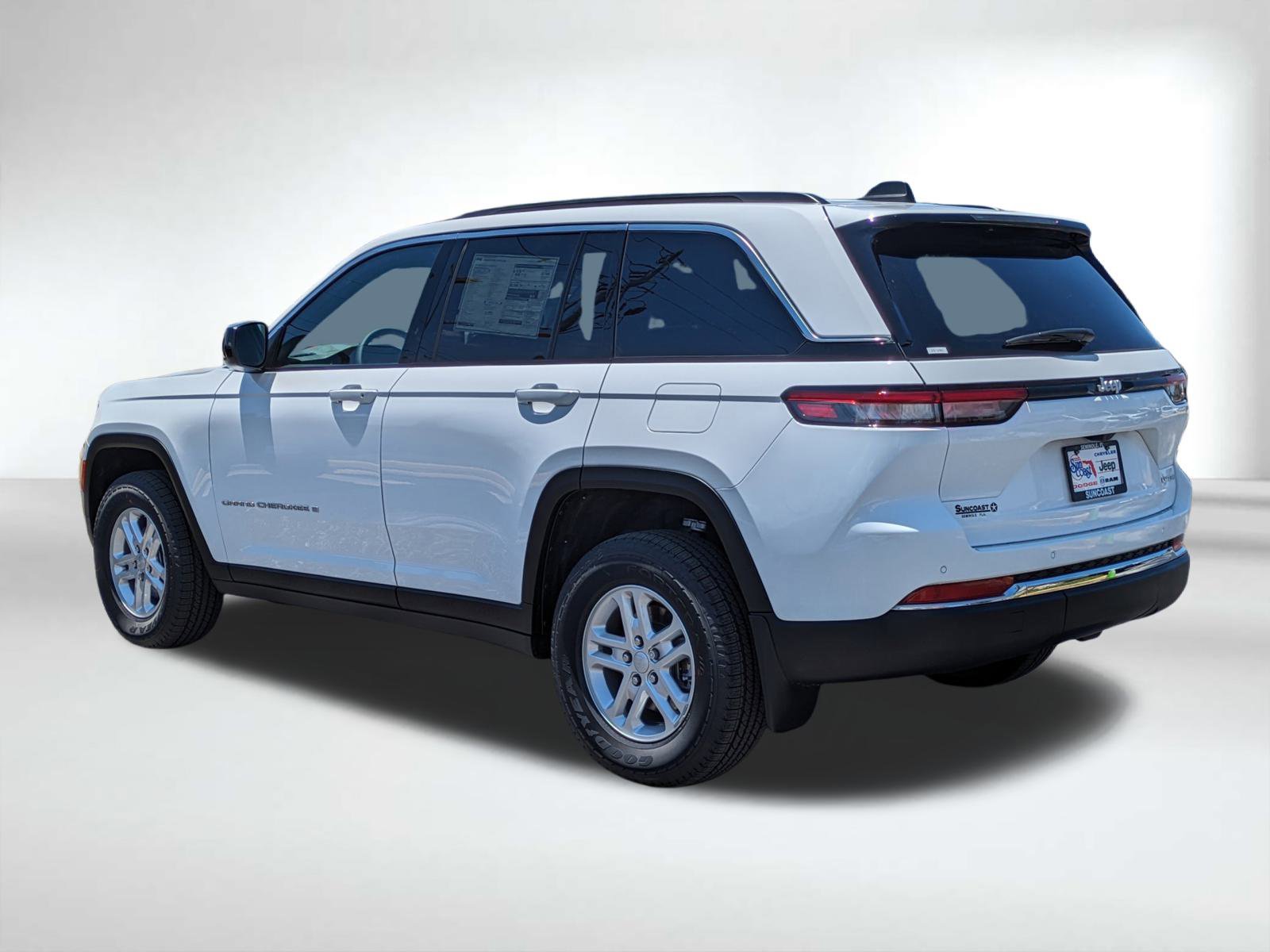 2025 Jeep Grand Cherokee Laredo photo 4