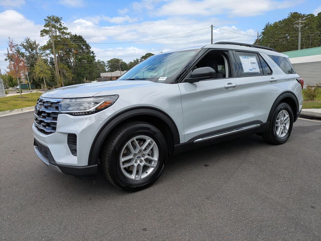 2025 Ford Explorer photo 7