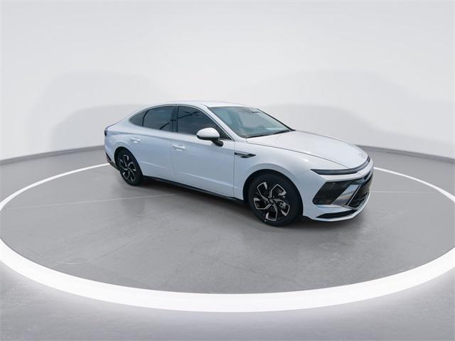 2025 Hyundai Sonata SEL photo 2