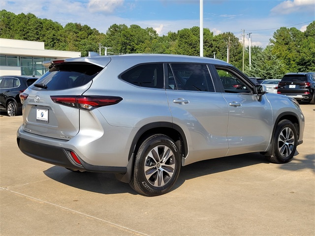 2024 Toyota Highlander XLE photo 3
