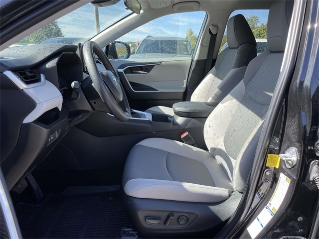 2022 Toyota RAV4 XLE photo 12