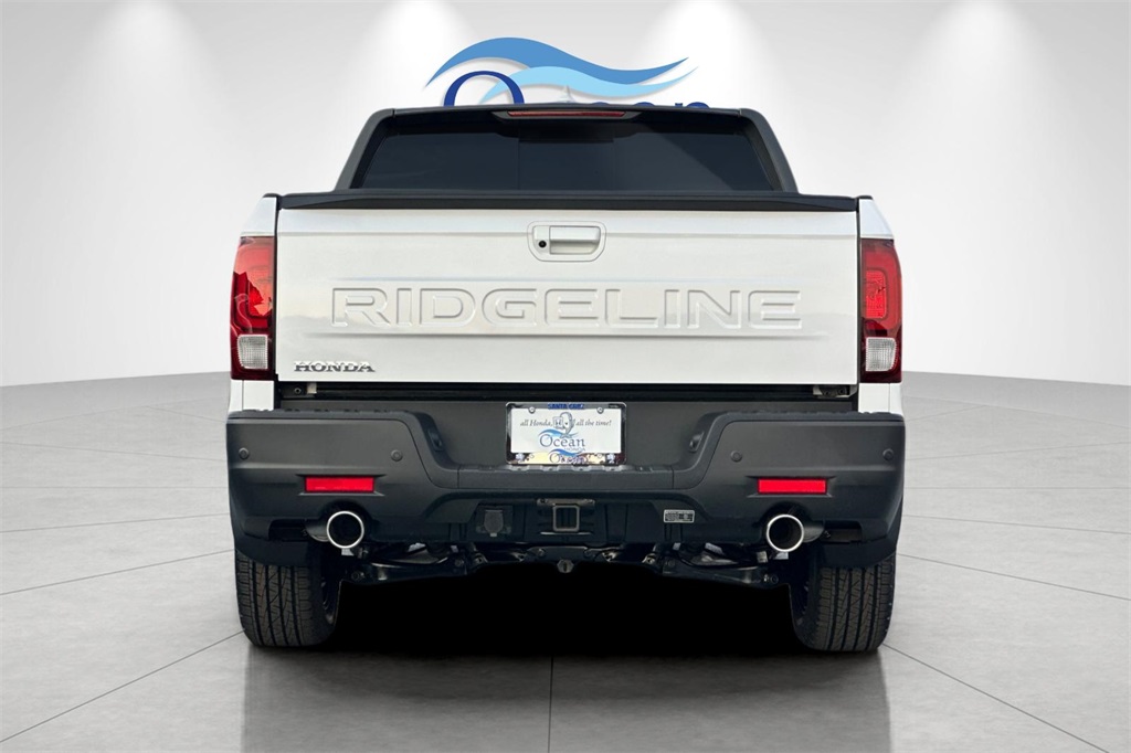 2025 Honda Ridgeline Black Edition photo 3