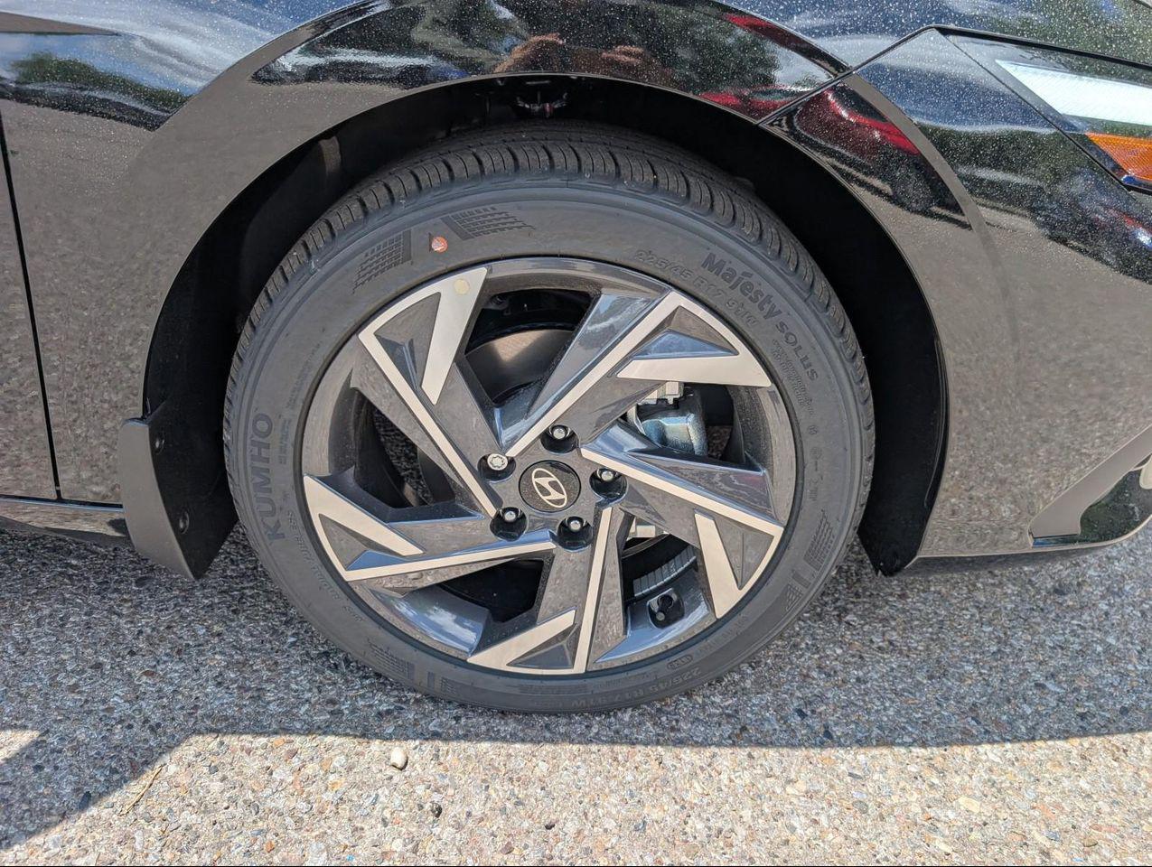 2025 Hyundai Elantra SEL Sport photo 20