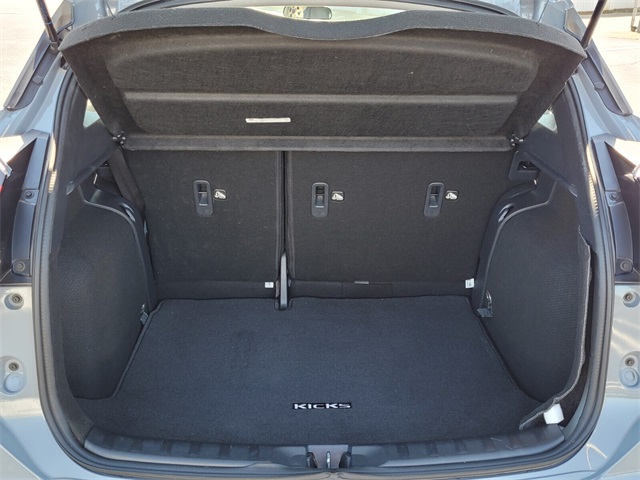 2024 Nissan Kicks SR photo 12