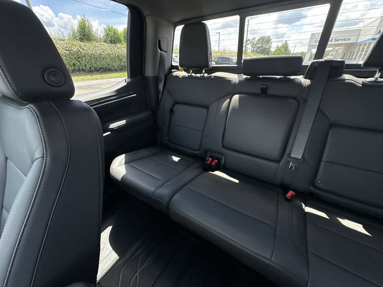 2025 Chevrolet Silverado 1500 RST photo 5