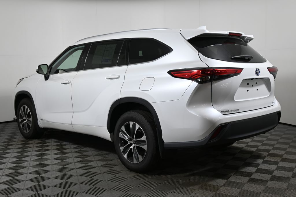 2022 Toyota Highlander Hybrid XLE photo 4