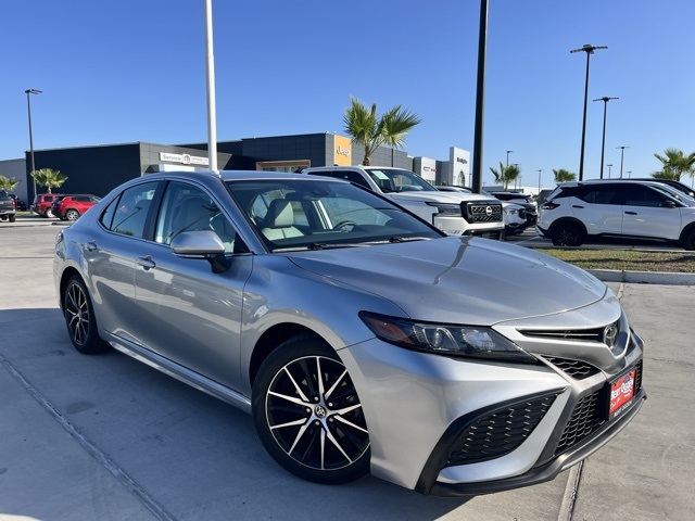 2023 Toyota Camry SE's photo