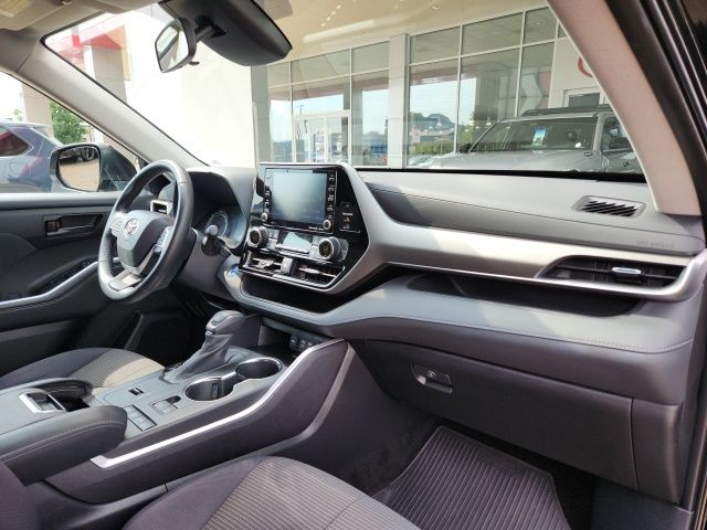 2022 Toyota Highlander Hybrid LE photo 22