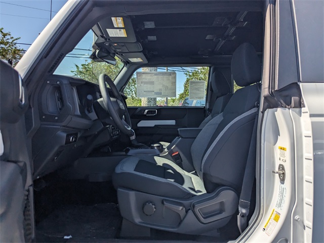 2025 Ford Bronco Base photo 6
