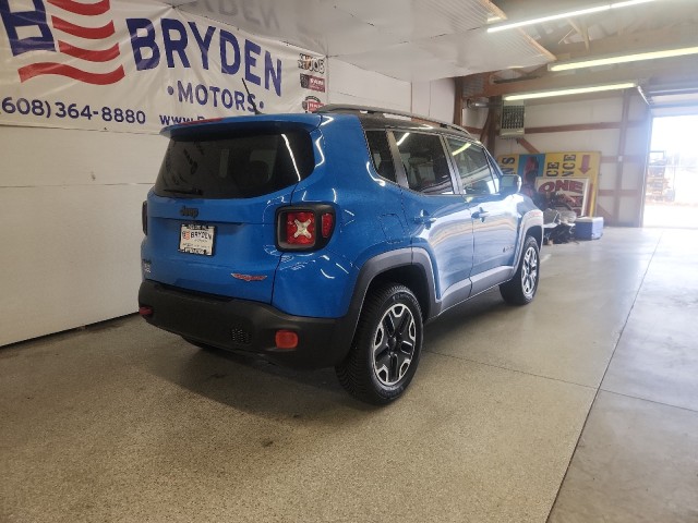 2015 Jeep Renegade Trailhawk photo 3