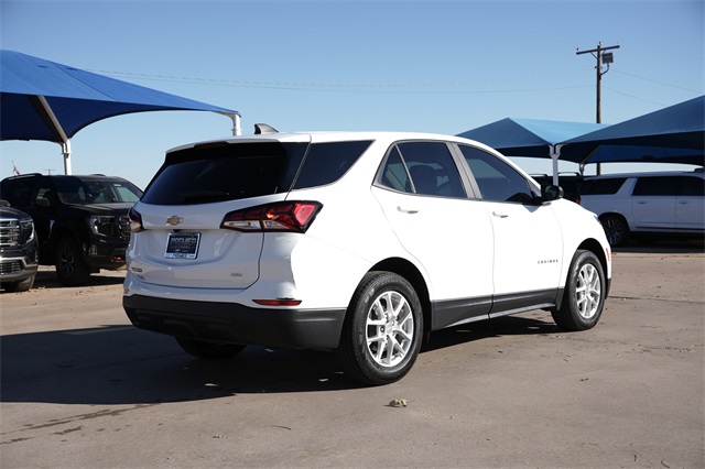 2024 Chevrolet Equinox LS photo 4