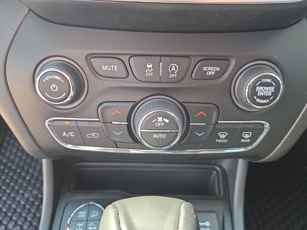 2021 Jeep Cherokee Trailhawk photo 17