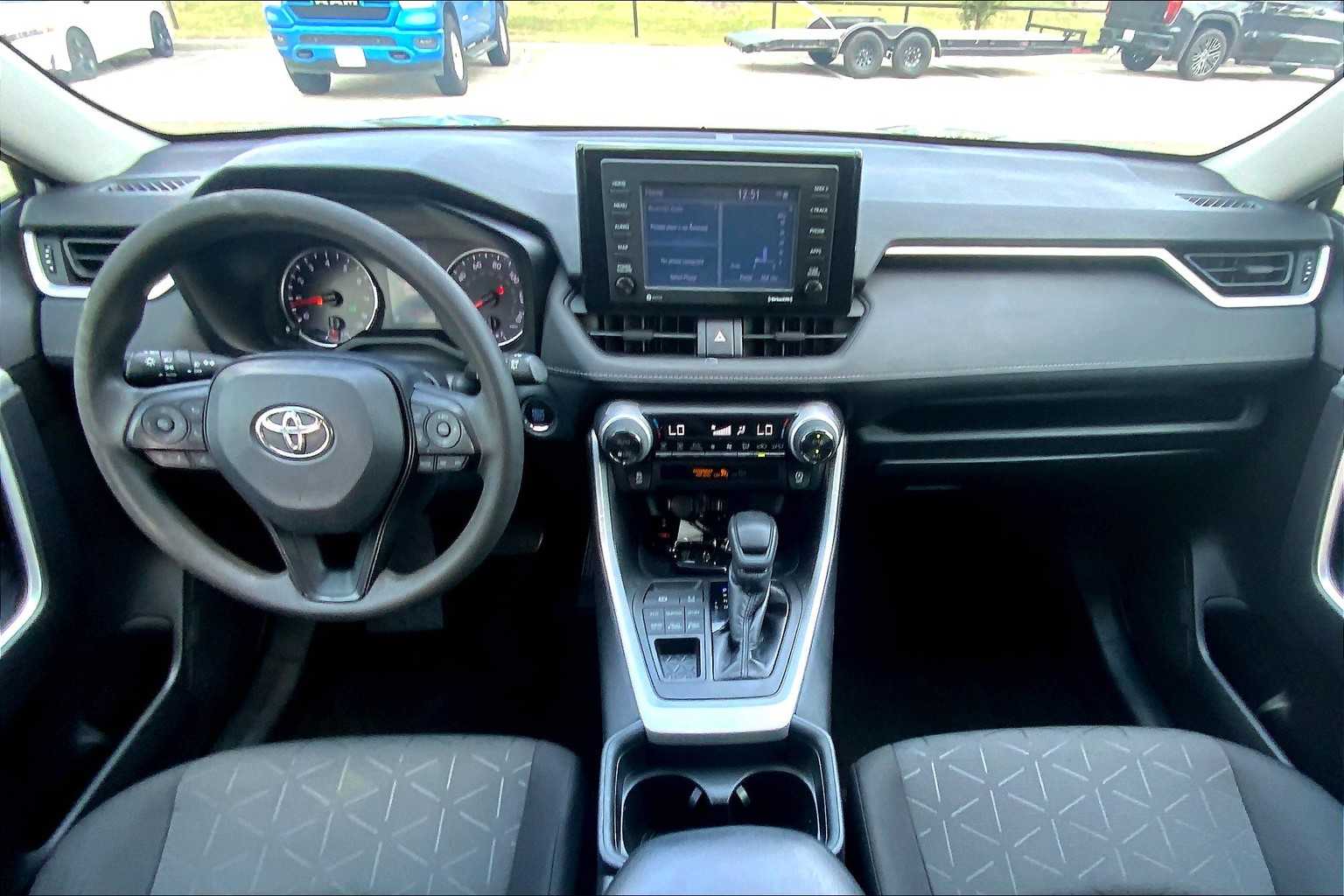 2020 Toyota RAV4 XLE photo 14