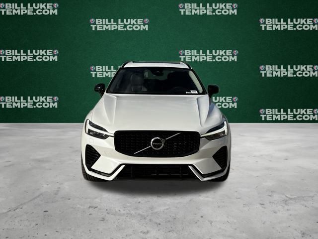 2023 Volvo XC60 Recharge Hybrid Ultimate photo 3