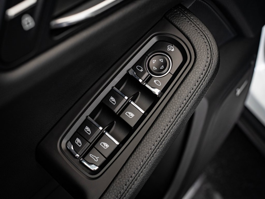 2024 Porsche Macan T photo 20