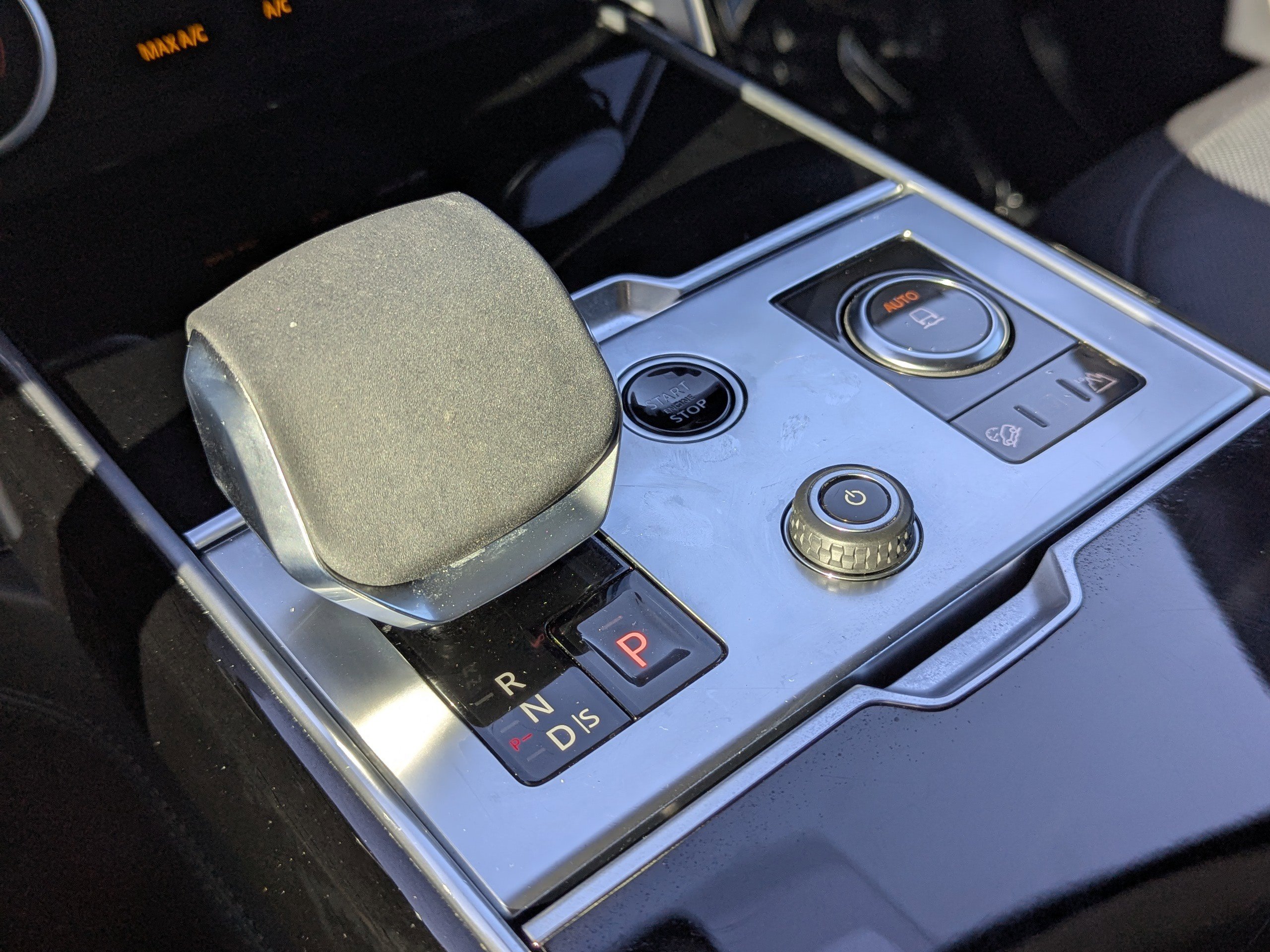 2023 Land Rover Range Rover SE photo 33