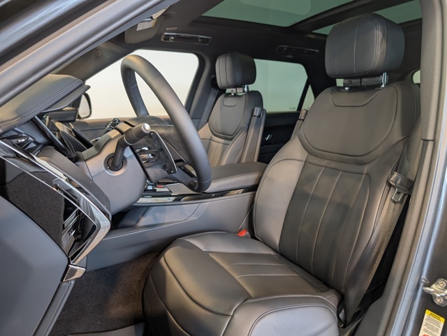 2025 Land Rover Range Rover Sport SE photo 11