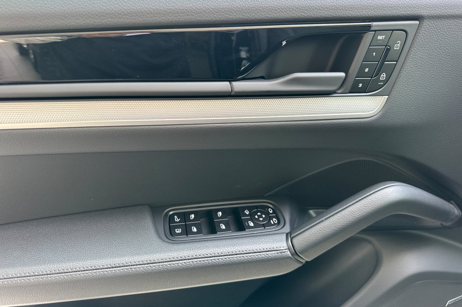 2026 Porsche Cayenne E-Hybrid photo 11