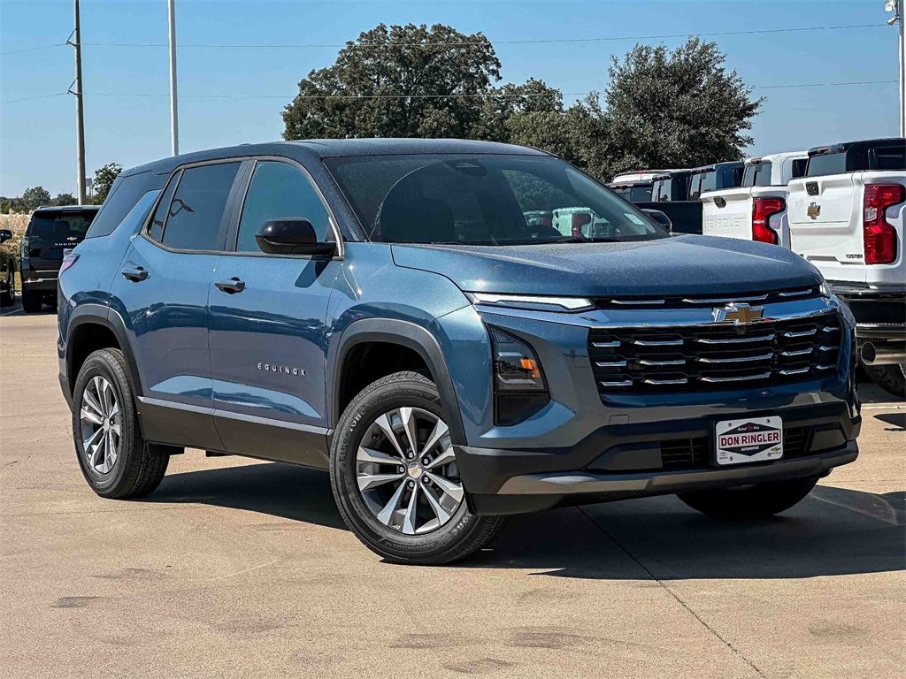 2026 Chevrolet Equinox LT photo 2
