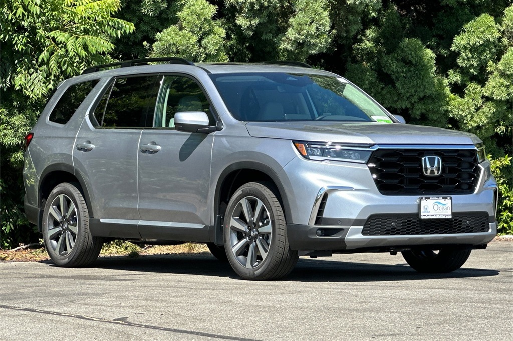 2025 Honda Pilot Touring photo 2