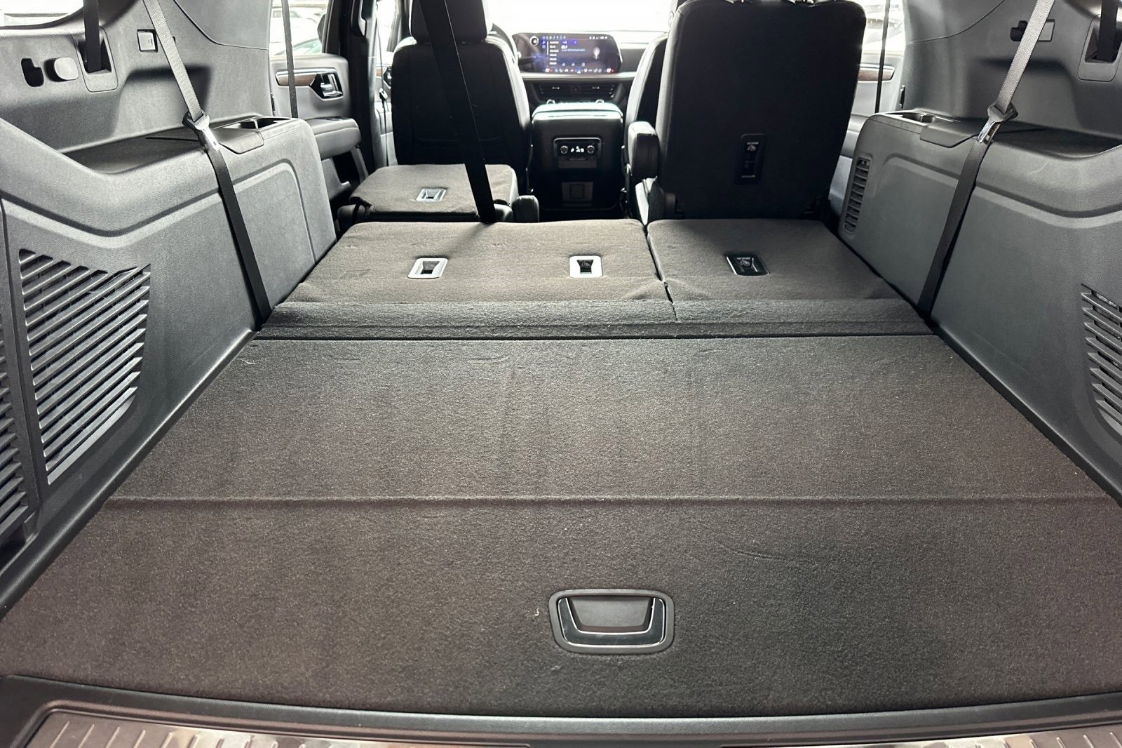 2025 Chevrolet Suburban High Country photo 17