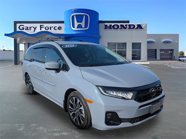 2025 Honda Odyssey Elite's photo