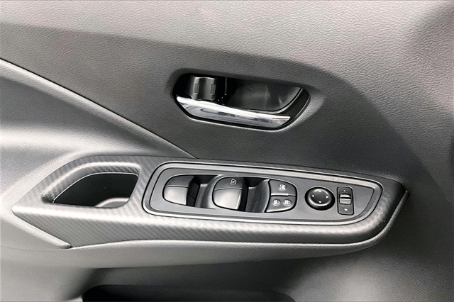 2025 Nissan Versa 1.6 SV photo 28