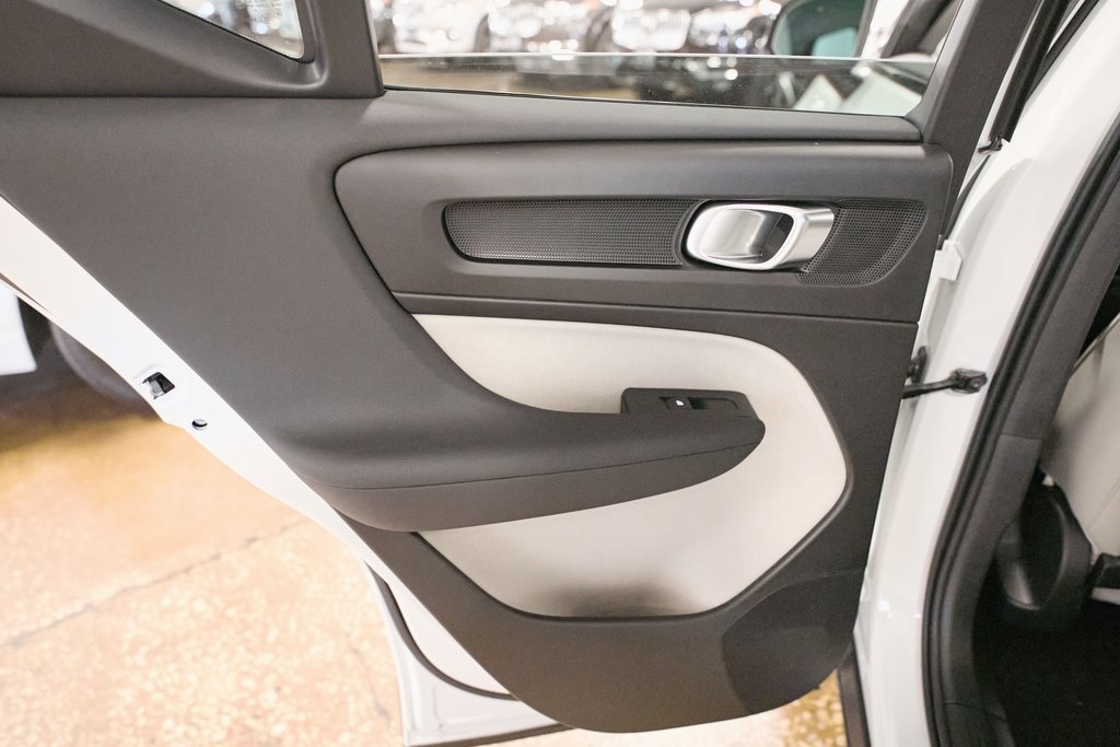 2026 VOLVO XC40 - Image 11