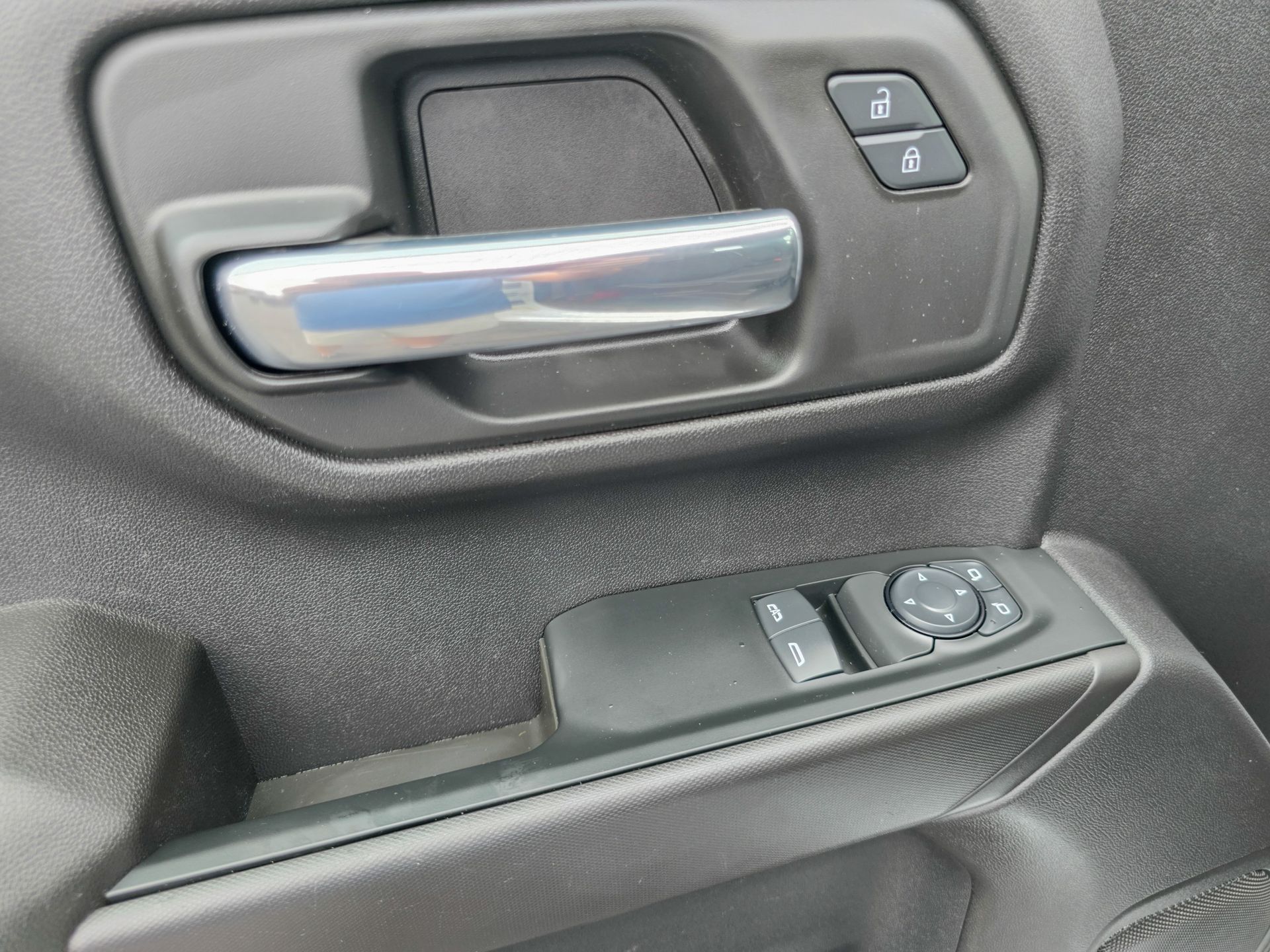 2024 Chevrolet Silverado 1500 photo 8