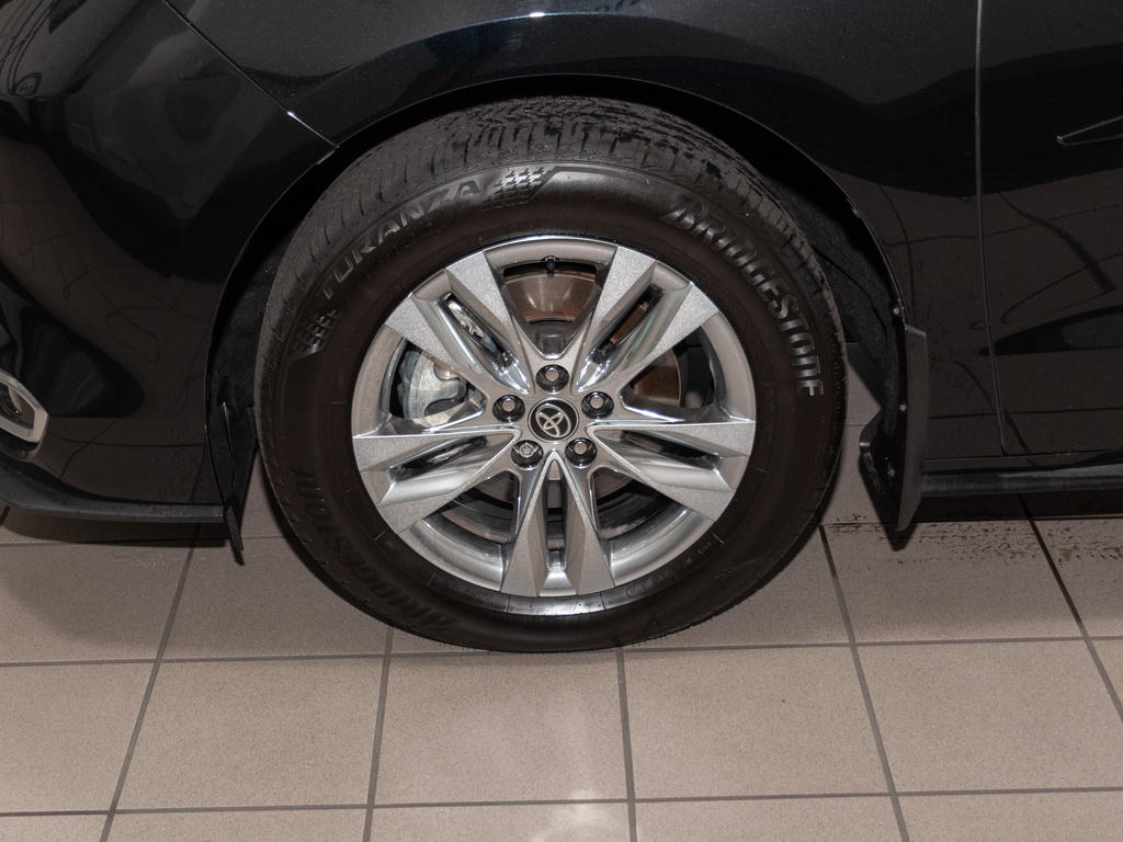 2025 Toyota Sienna Limited photo 5