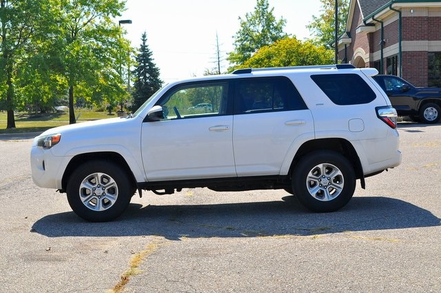 2024 Toyota 4Runner SR5 4WD photo 5