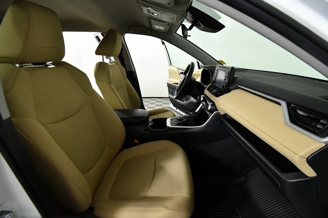 2022 Toyota RAV4 Hybrid XLE photo 21