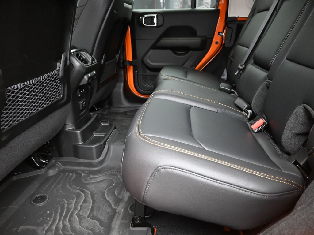 2025 Jeep Wrangler Sahara photo 8