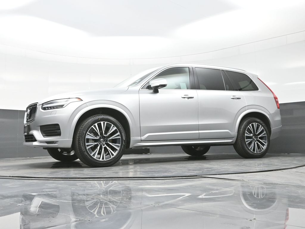 2022 Volvo XC90 T6 Momentum photo 18