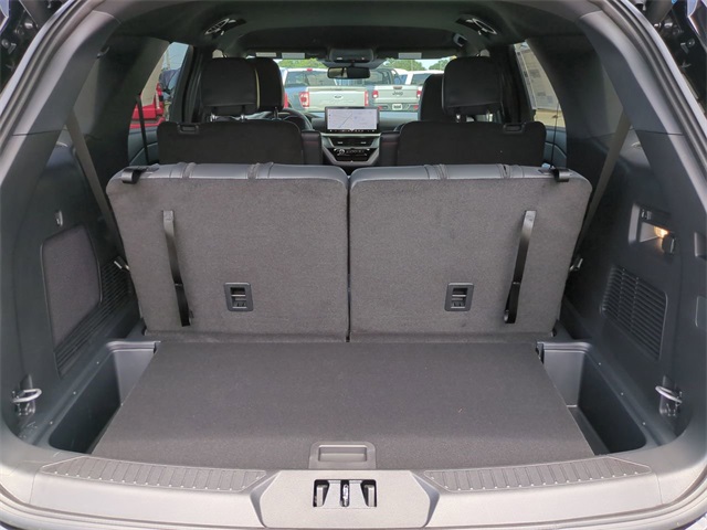 2025 Ford Explorer ST-Line photo 12