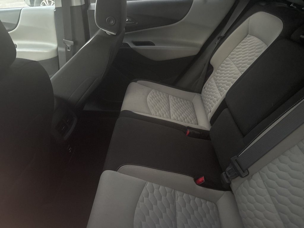 2021 Chevrolet Equinox LS photo 4
