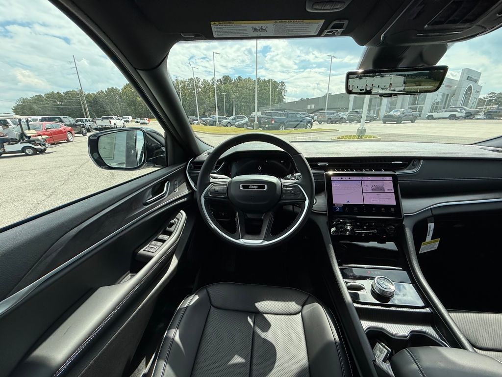 2025 Jeep Grand Cherokee Limited photo 13