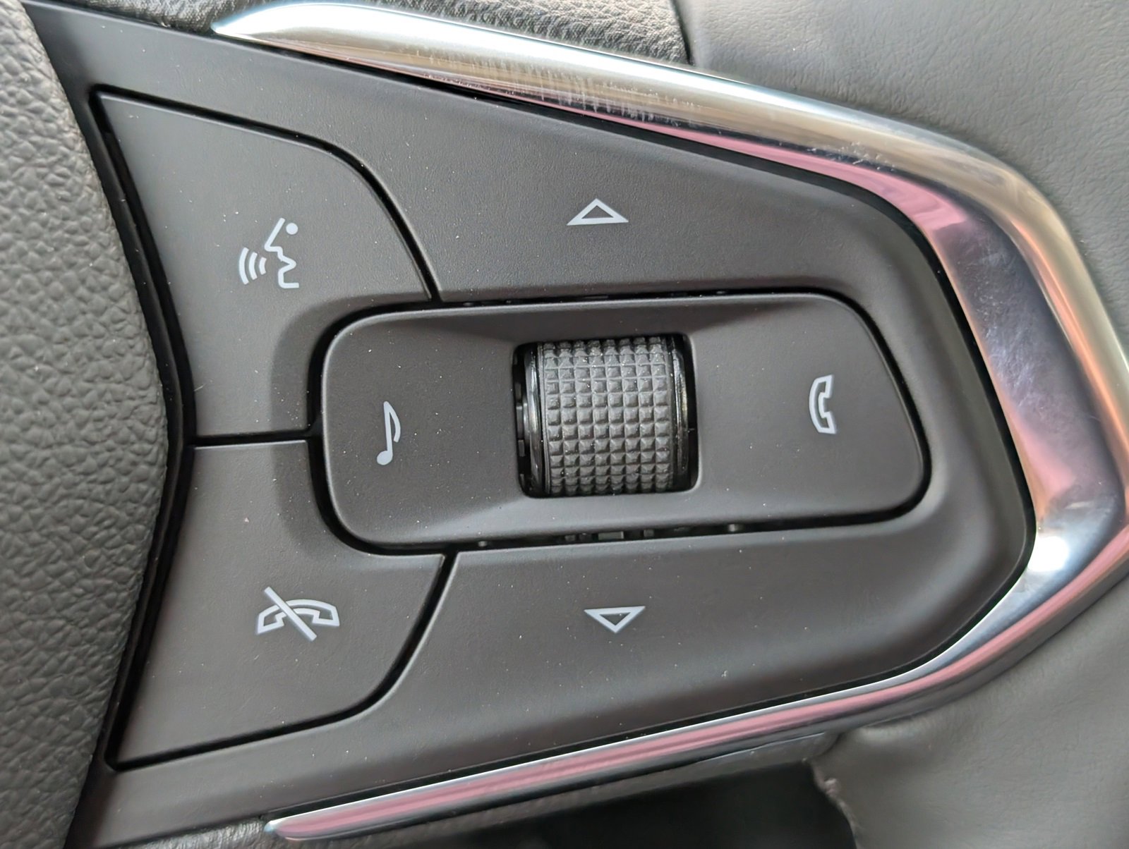 2026 Chevrolet Trax LT photo 14