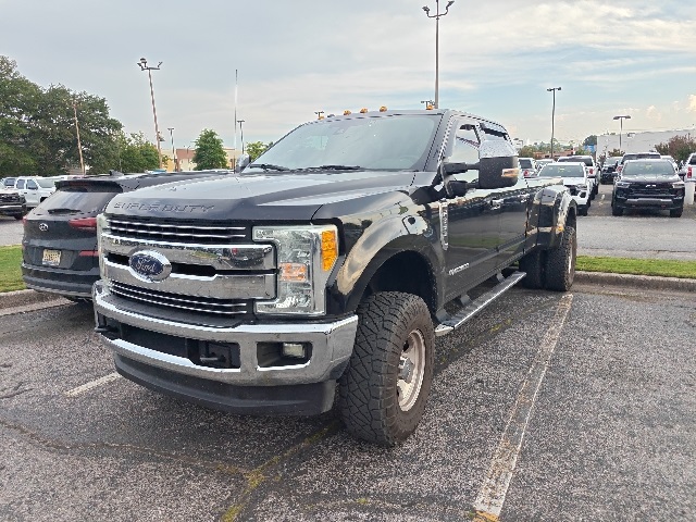 2019 Ford F-350 Lariat photo 2