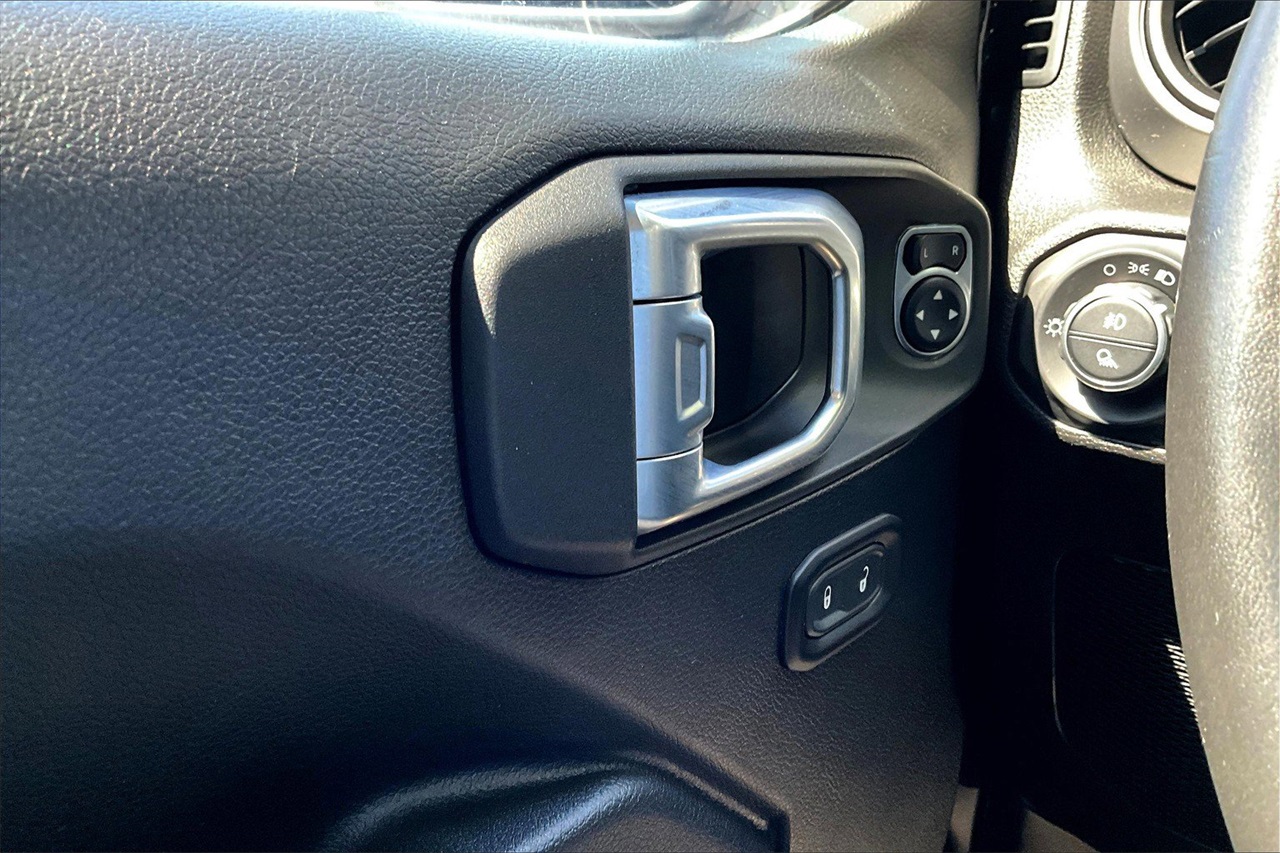 2021 Jeep Gladiator Sport photo 25