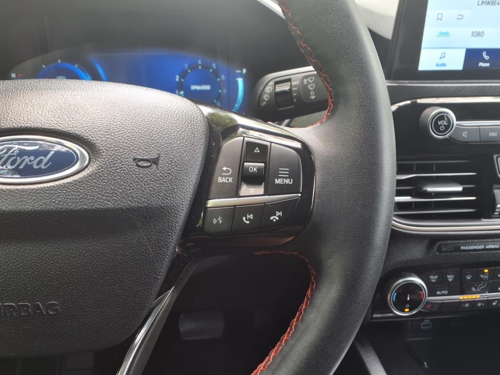 2022 Ford Escape SEL photo 16