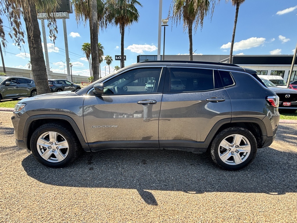 2022 Jeep Compass Latitude photo 4