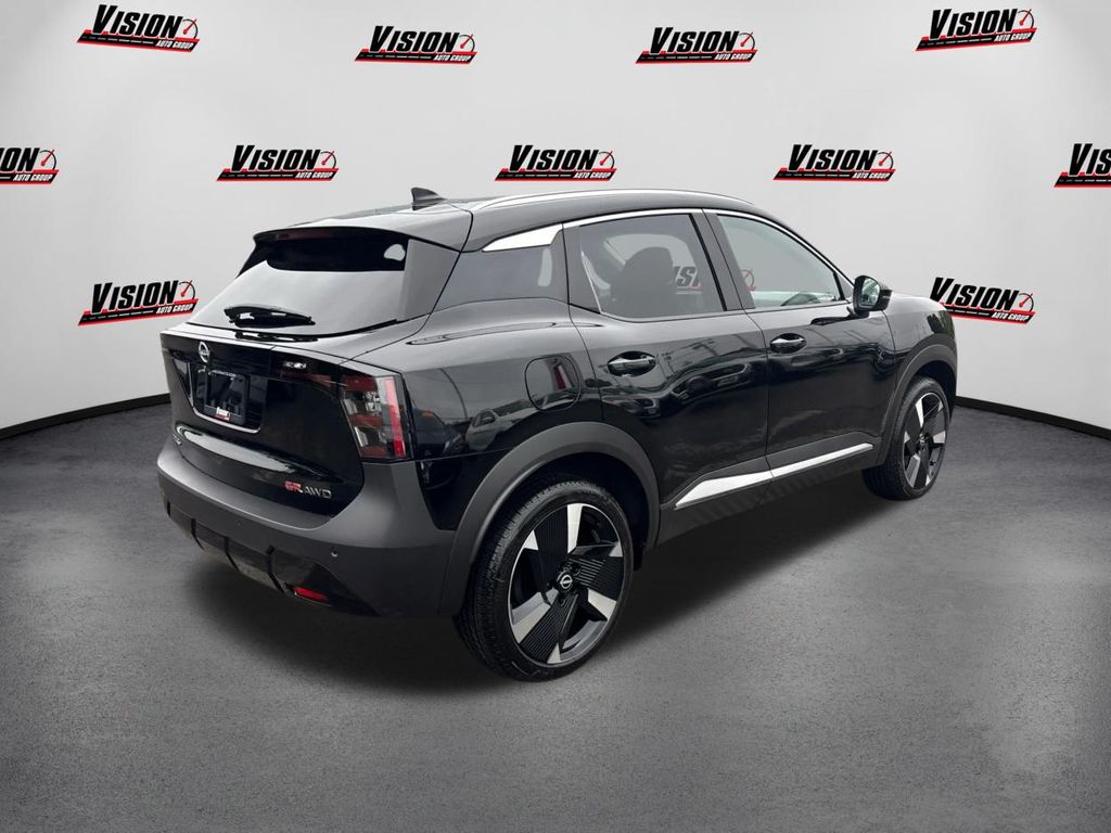 2025 Nissan Kicks SR photo 3