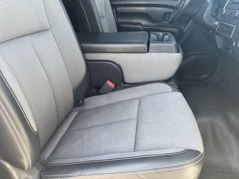 2017 Nissan Titan S photo 15