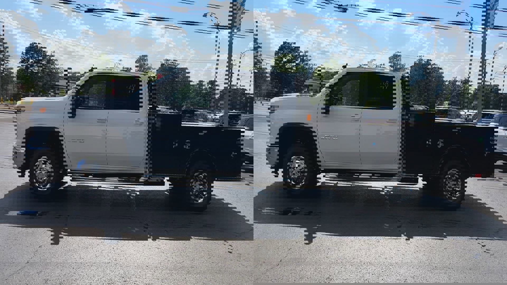 2025 Chevrolet Silverado 3500HD LT photo 5