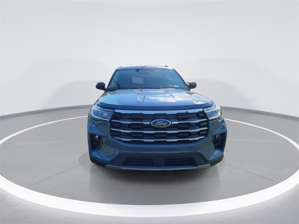 2025 Ford Explorer photo 2