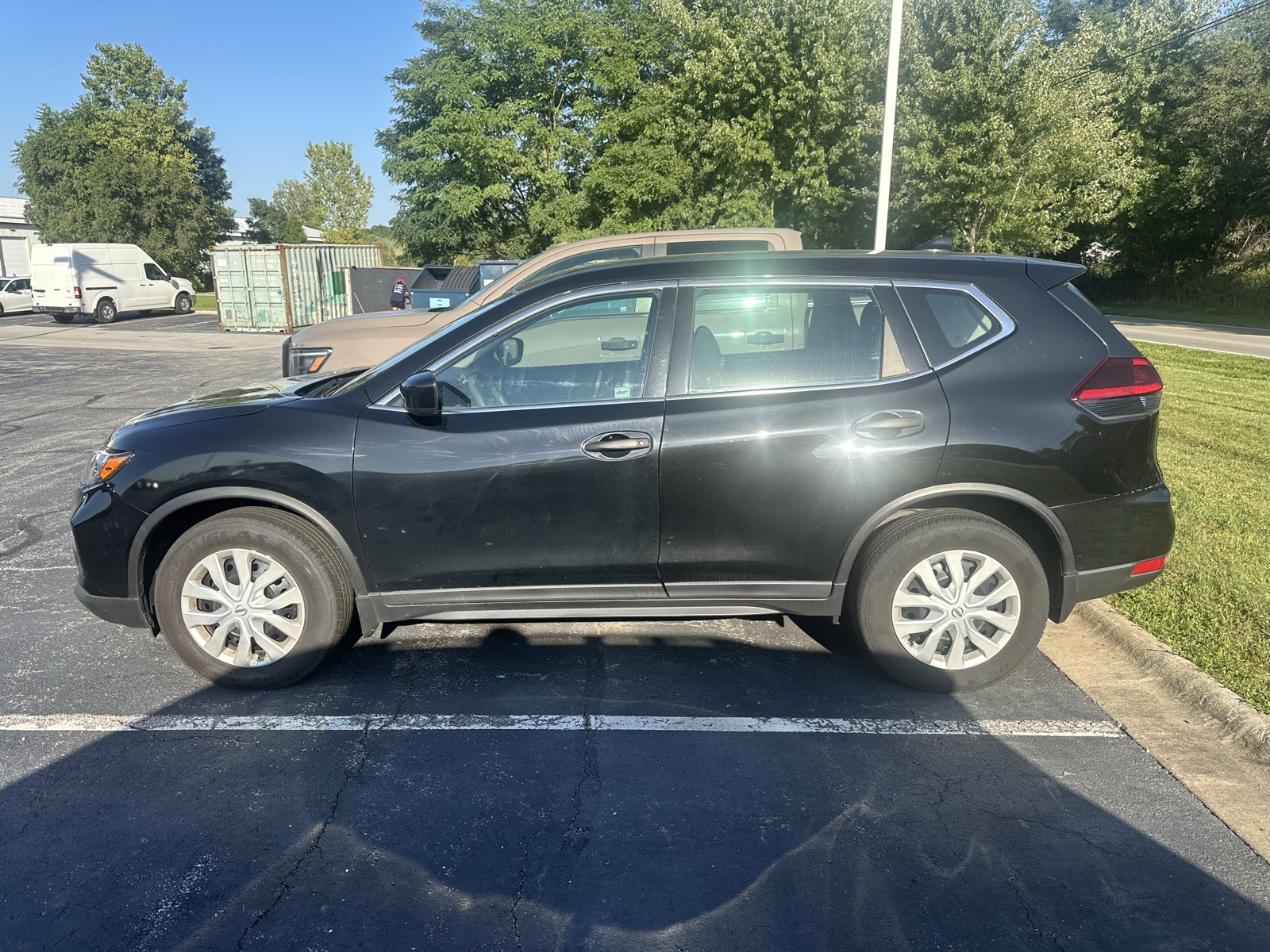 2020 Nissan Rogue S photo 2