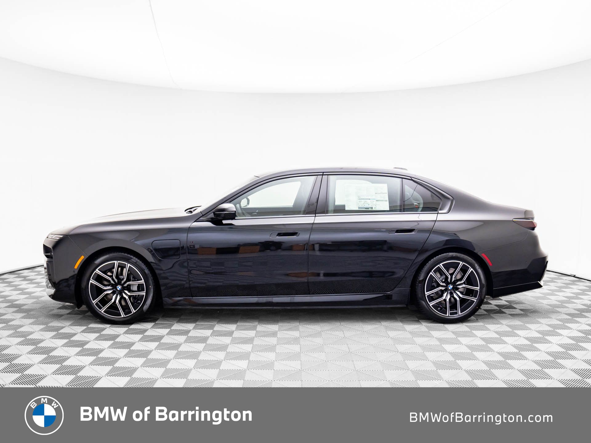 New 2025 Black Sapphire Metallic BMW 750e xDrive image 2