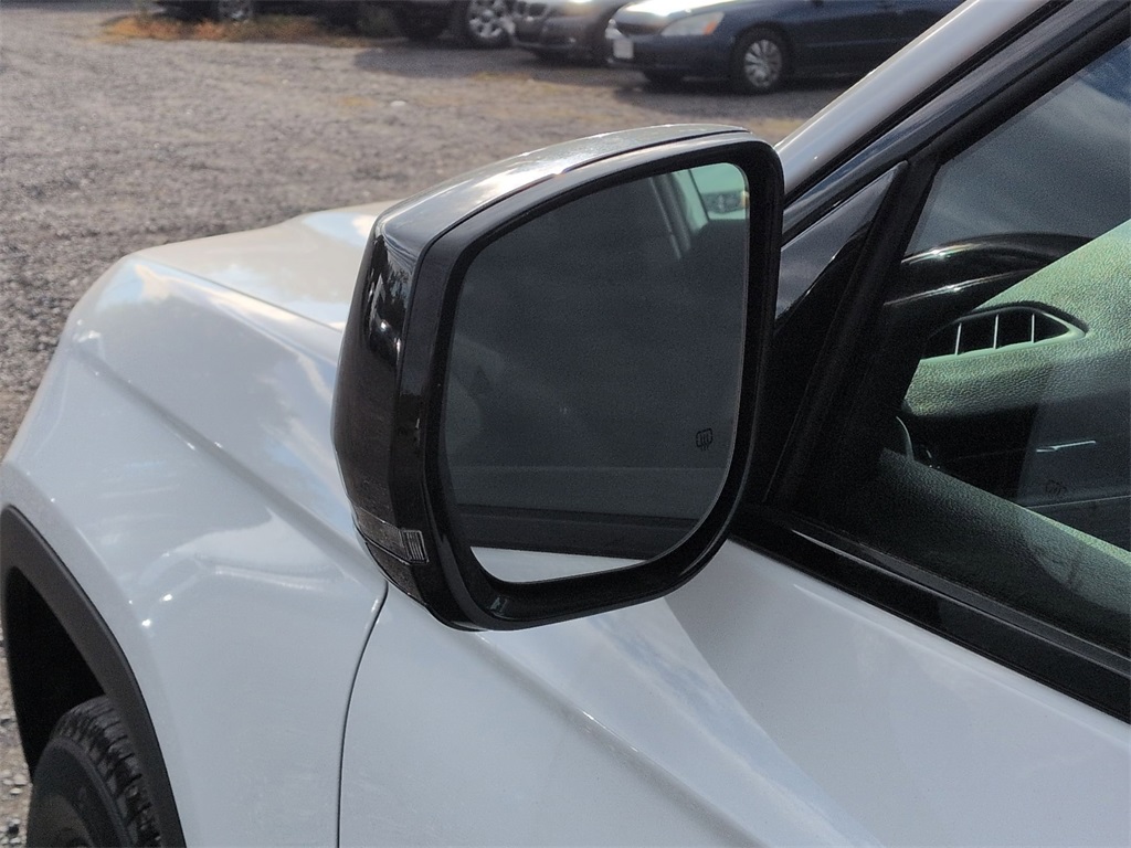 2025 Jeep Grand Cherokee Altitude X photo 2