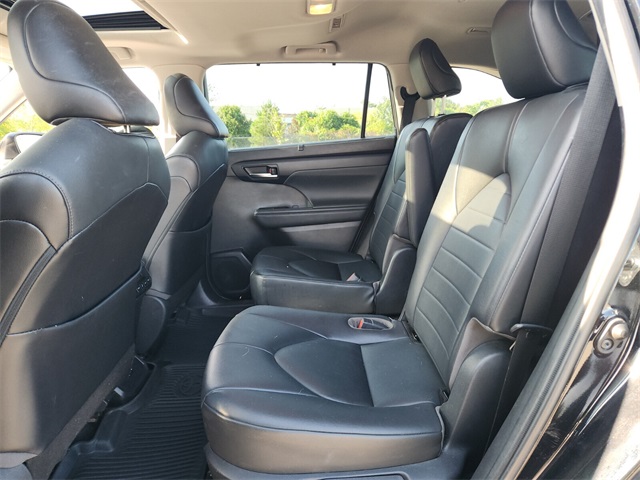 2021 Toyota Highlander XLE photo 12